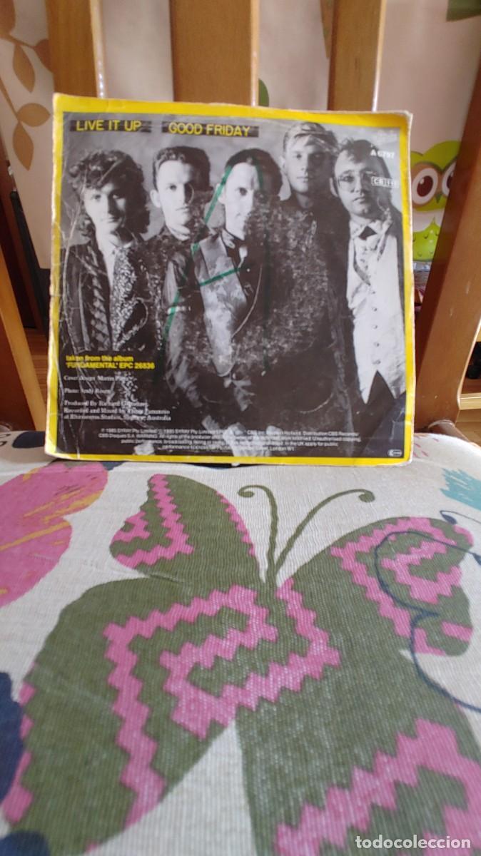 Discos de vinilo: MENTAL AS ANYTHING-SINGLE LIVE IT UP - Foto 2