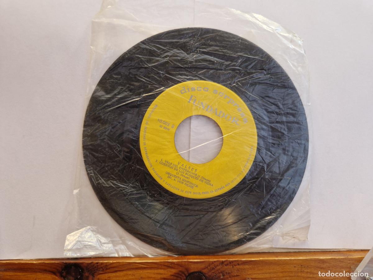 Discos de vinilo: SINGLE. DISCO SOPRESA FUNDADOR. VLASES. VALS DEL EMPERADOR. CUENTOS DE LOS BOSQUES DE VIENA.