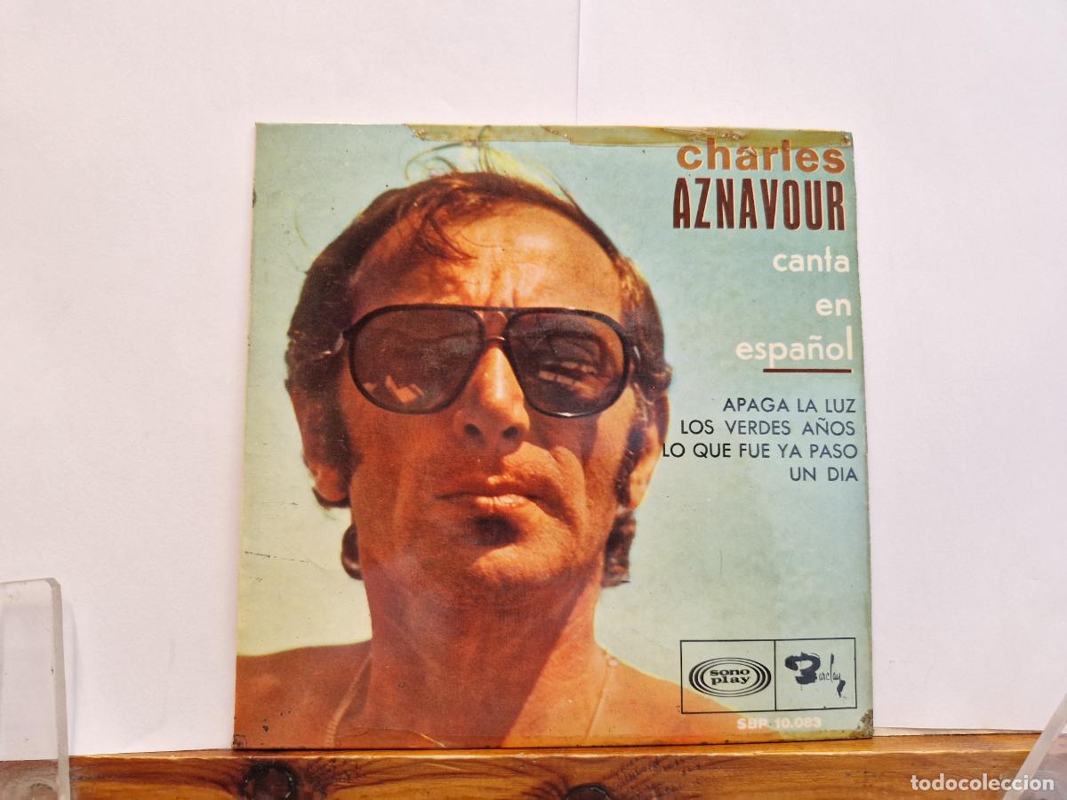 Discos de vinilo: SINGLE. CHARLES AZNAVOUR. CANTA EN ESPA&Ntilde;OL. APAGA LA LUZ.