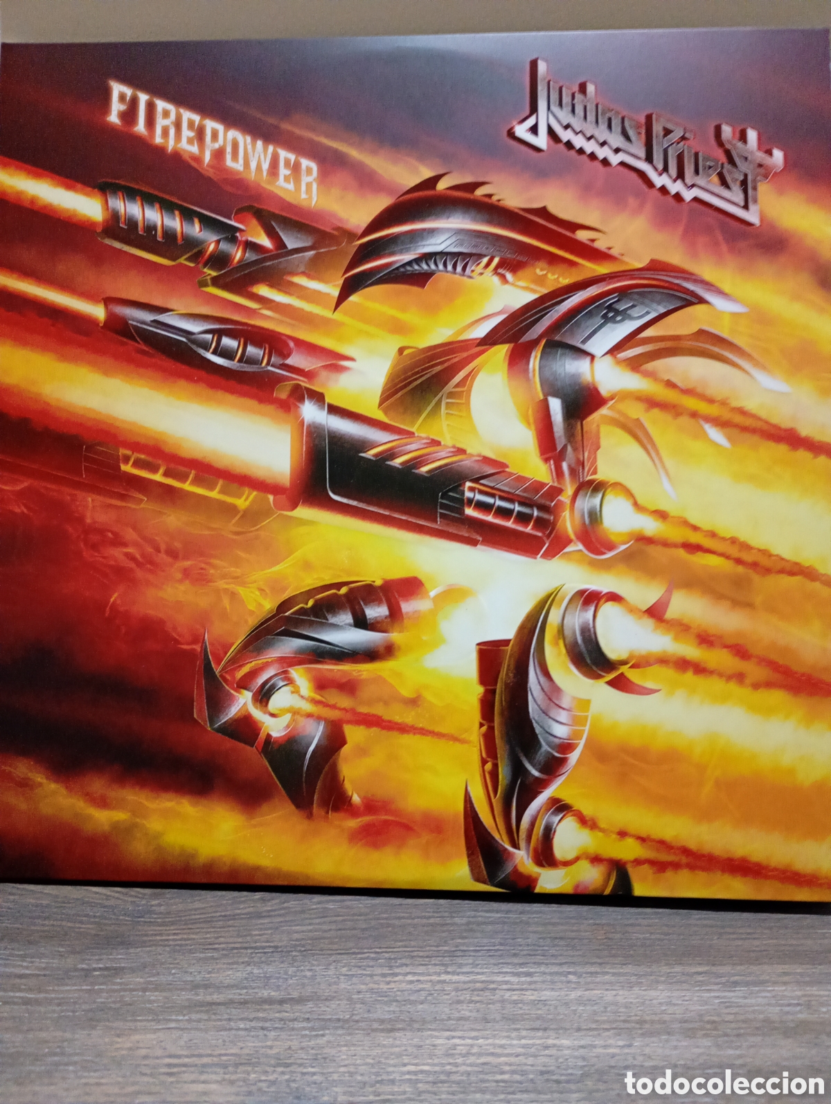 Discos de vinilo: Judas Priest, Firepower 2018. Doble vinilo limitado en color rojo. Portada en relieve.