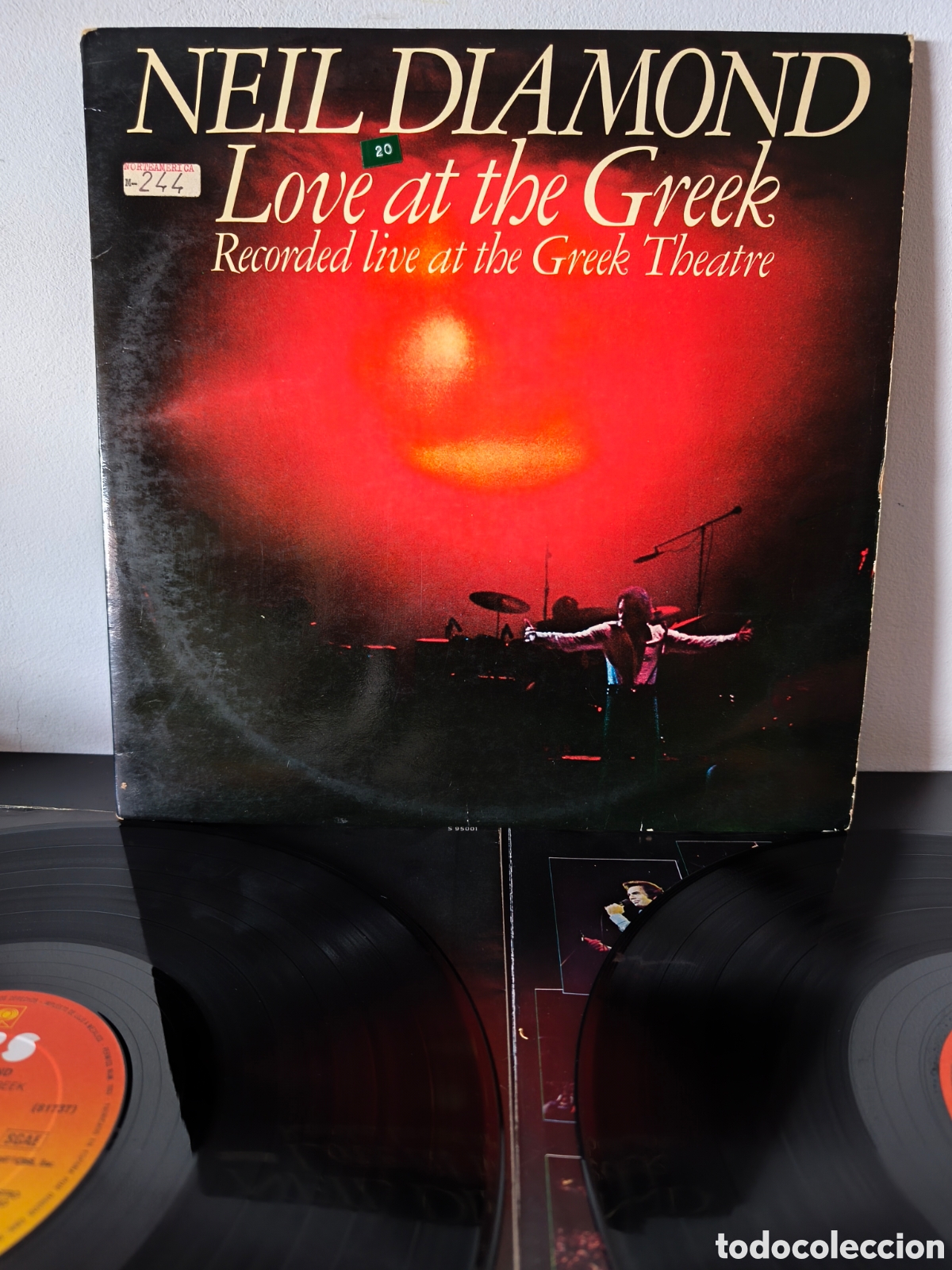 Discos de vinilo: Neil Diamond &ndash; Love At The Greek (Recorded Live At The Greek Theatre) Sello: CBS A&ntilde;o: 1977