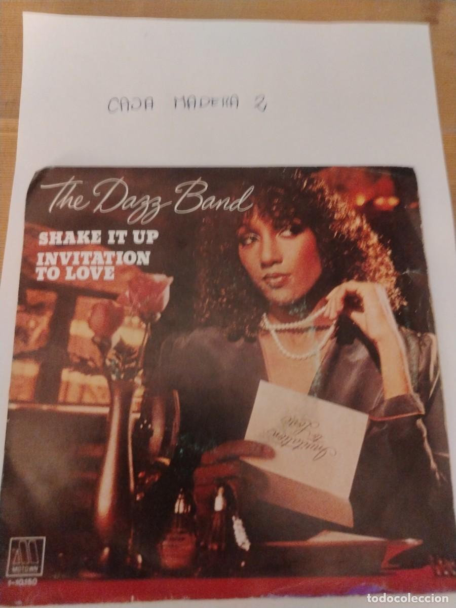 Discos de vinilo: Single vinilo the dazz band, shake it up, invitation to love
