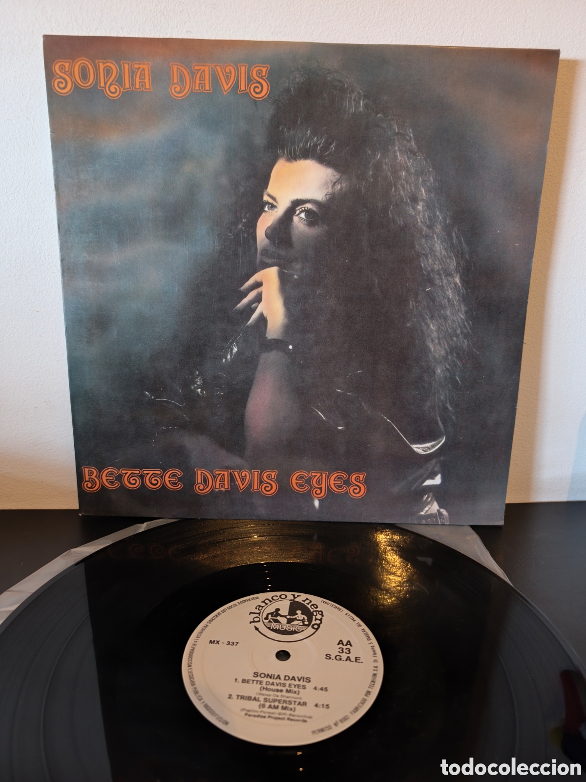 Discos de vinilo: Sonia Davis - Bette Davis Eyes - Blanco y Negro Music &ndash; MX-337 - Formato: Vinilo, 12&rdquo;, 33 ⅓ RPM,