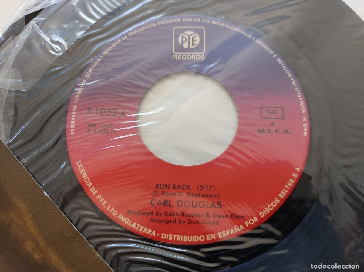 Discos de vinilo: CARL DOUGLAS - 45 Spain - MINT * RUN BACK - Foto 3