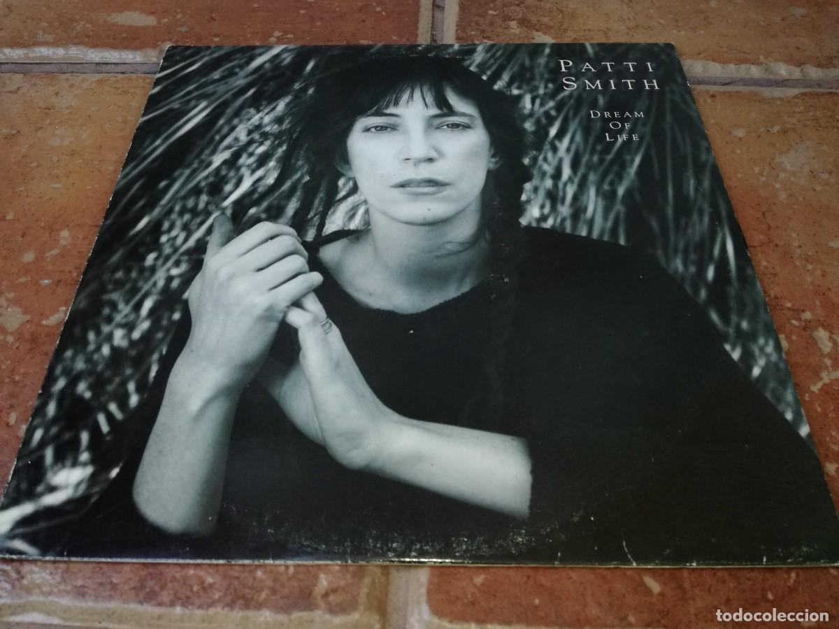 Discos de vinilo: PATTI SMITH-DREAM OF LIFE-CONTIENE ENCARTE-ORIGINAL ESPA&Ntilde;OL 1988