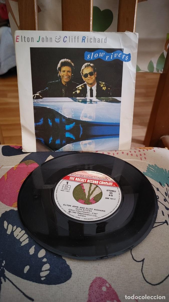 Discos de vinilo: ELTON JOHN & CLIFF RICHARD-SINGLE SLOW RIVERS