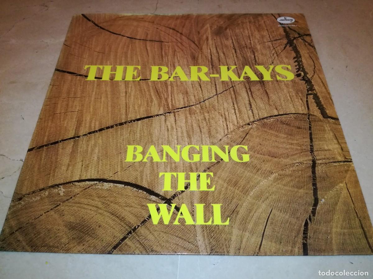 Discos de vinilo: THE BAR-KAYS-BANGING THE WALL-EDICI&Oacute;N ESPA&Ntilde;OLA-VINILO EN EXCELENTE ESTADO
