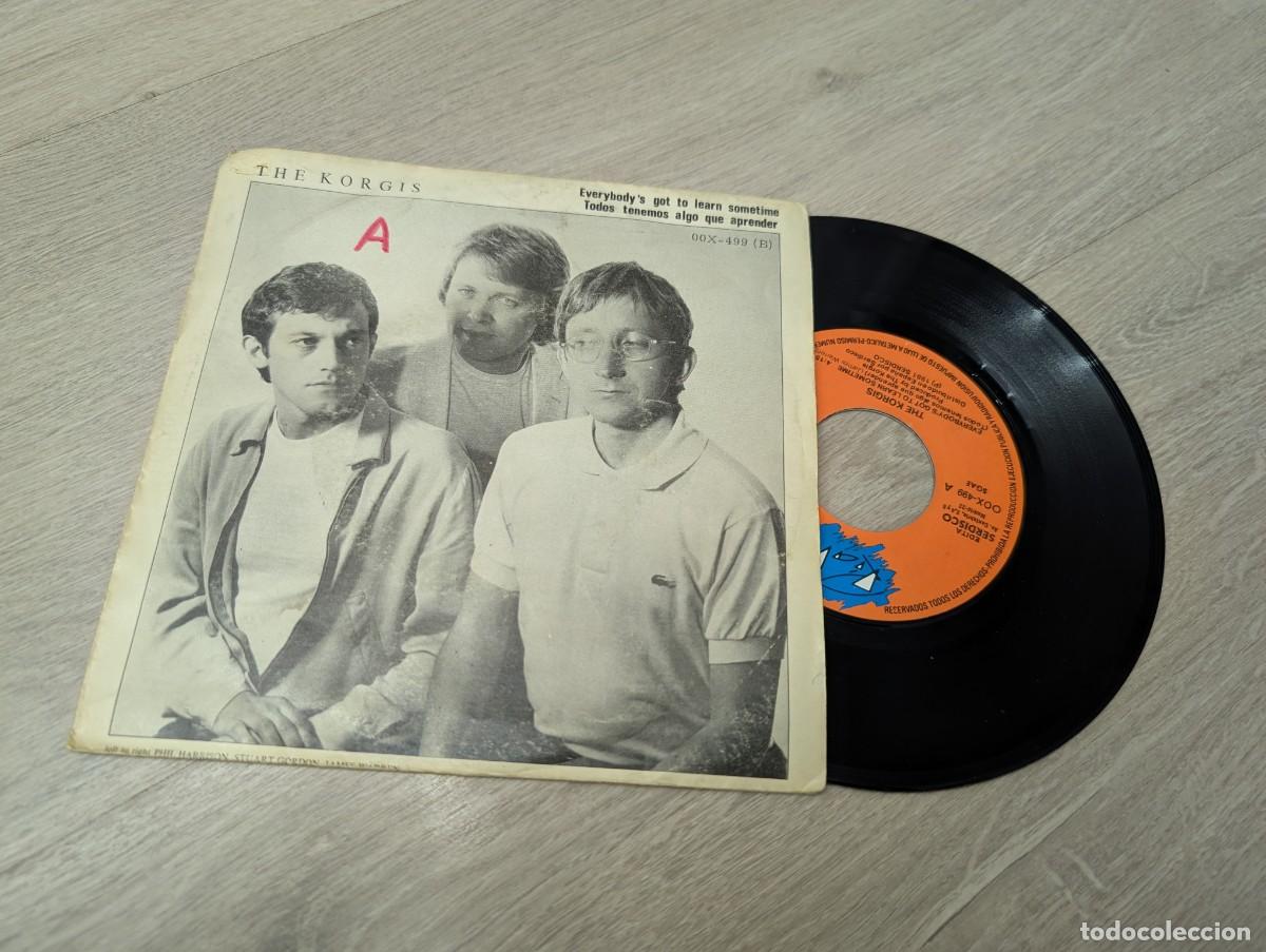 Discos de vinilo: THE KORGIS - EVERYBODY &acute;S GOT TO LEARN SOMETIME .. SINGLE DE 1981 - ZAFIRO-SERDISCO Y RIALTO .