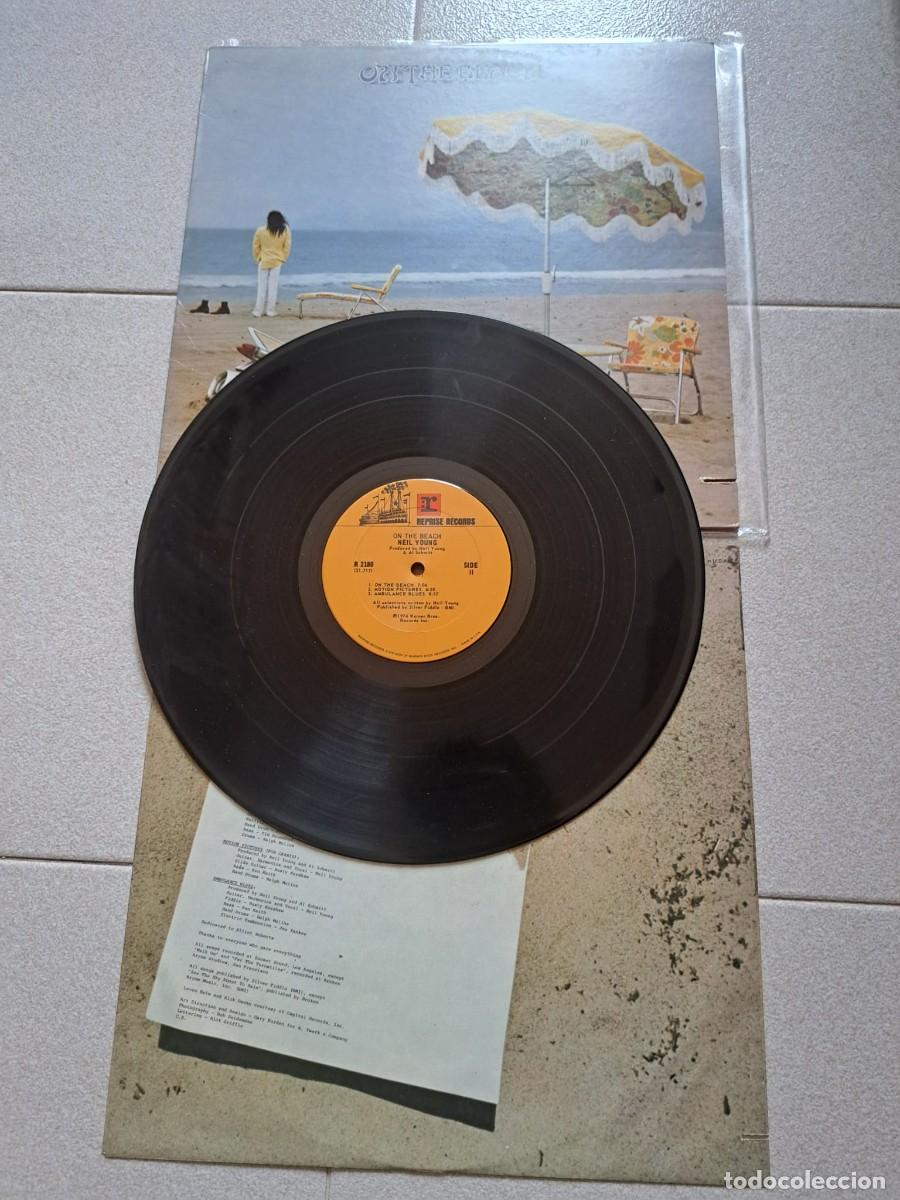 Discos de vinilo: NEIL YOUNG - LP - ON THE BEACH - REEDICION USA - CORTE EN LA PORTADA - COMO NUEVO