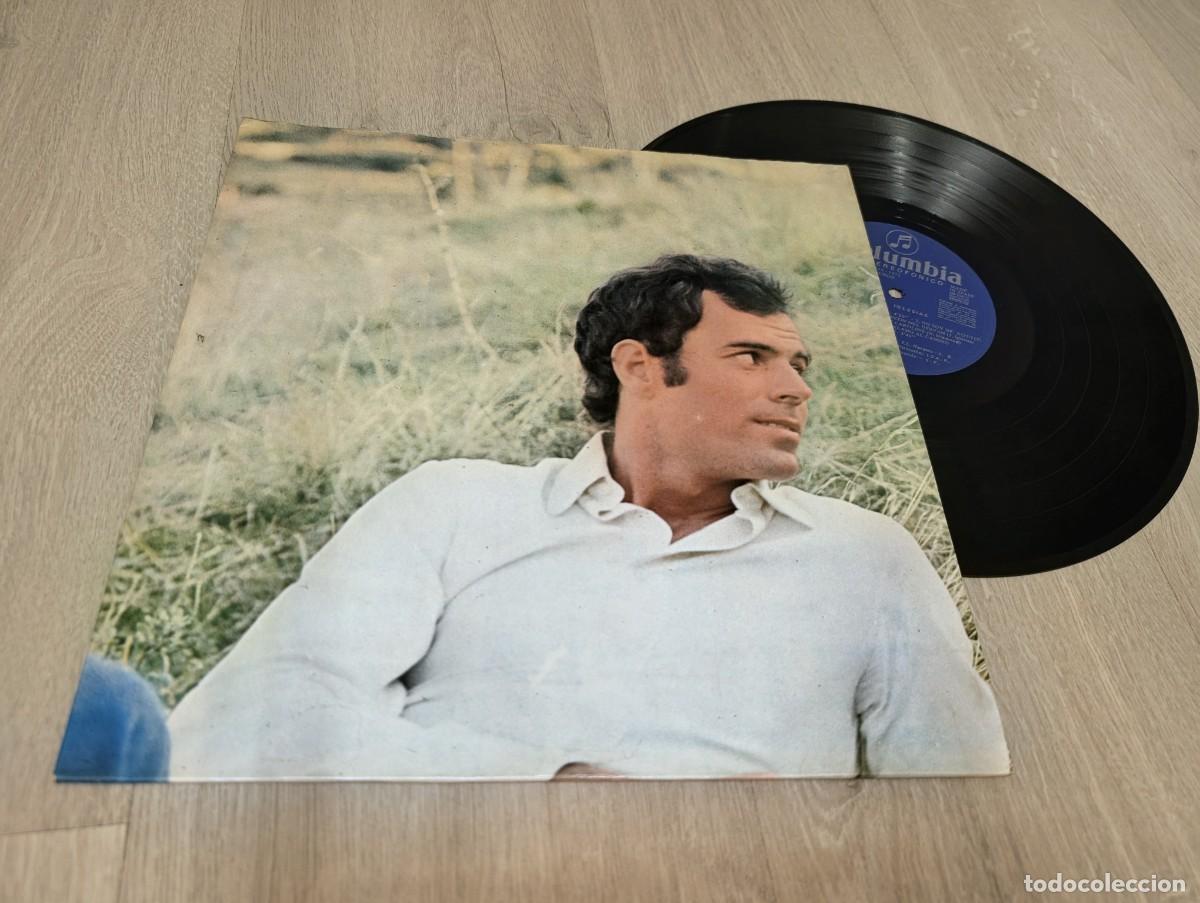 Discos de vinilo: JULIO IGLESIAS - POR UNA MUJER Y 9 TEMAS MAS ..LP DE COLUMBIA DE 1972 - GATEFOLD CON FIRMA