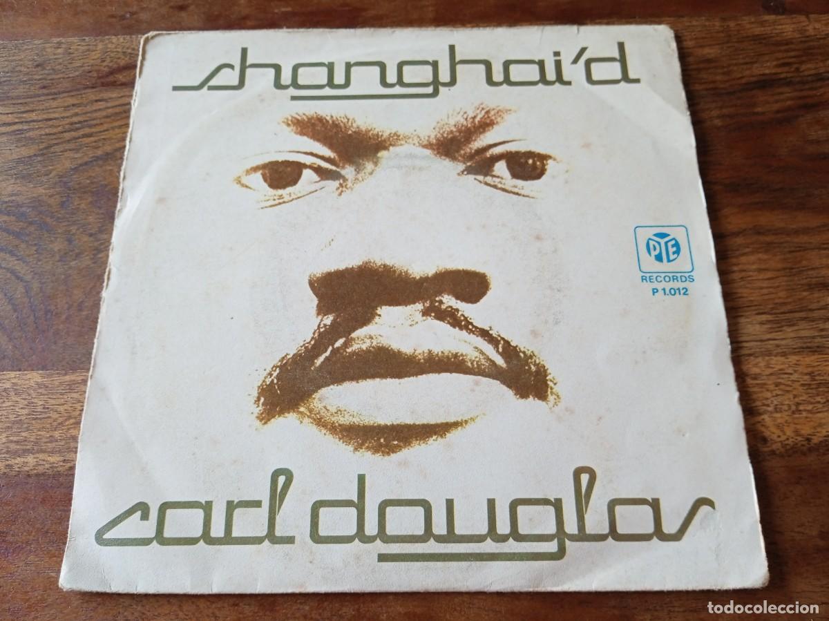 Discos de vinilo: Carl Douglas - Shanghai'd, Girl you're so fine - Single original Belter PYE 1976