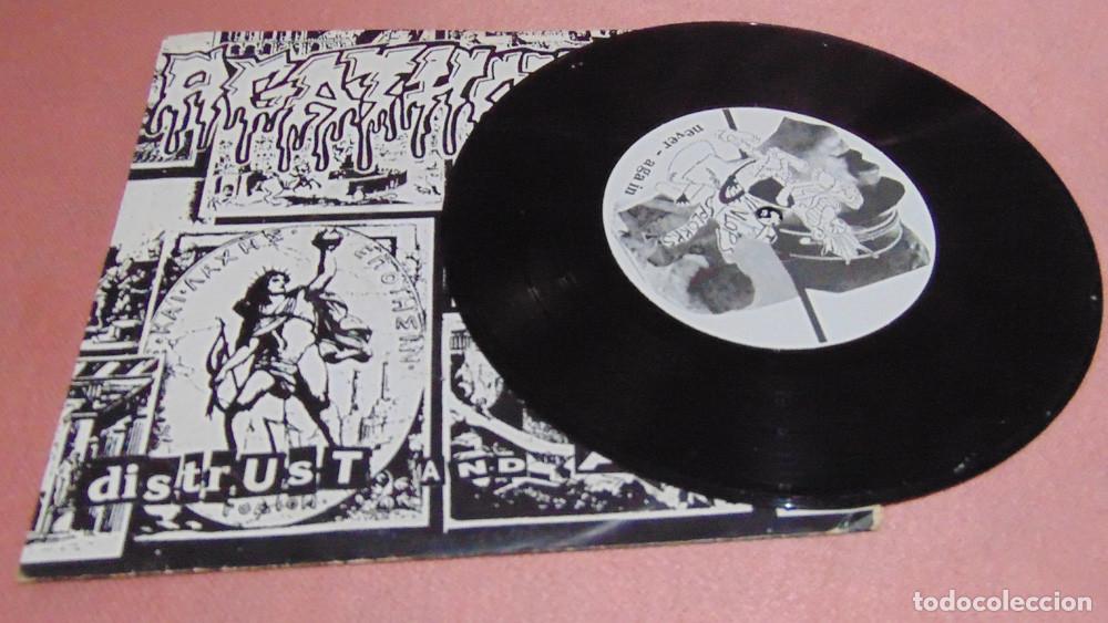 Discos de vinilo: AGATHOCLES &lrm;&ndash; Distrust And Abuse - EP 7 1993 - GRINDCORE - Foto 3