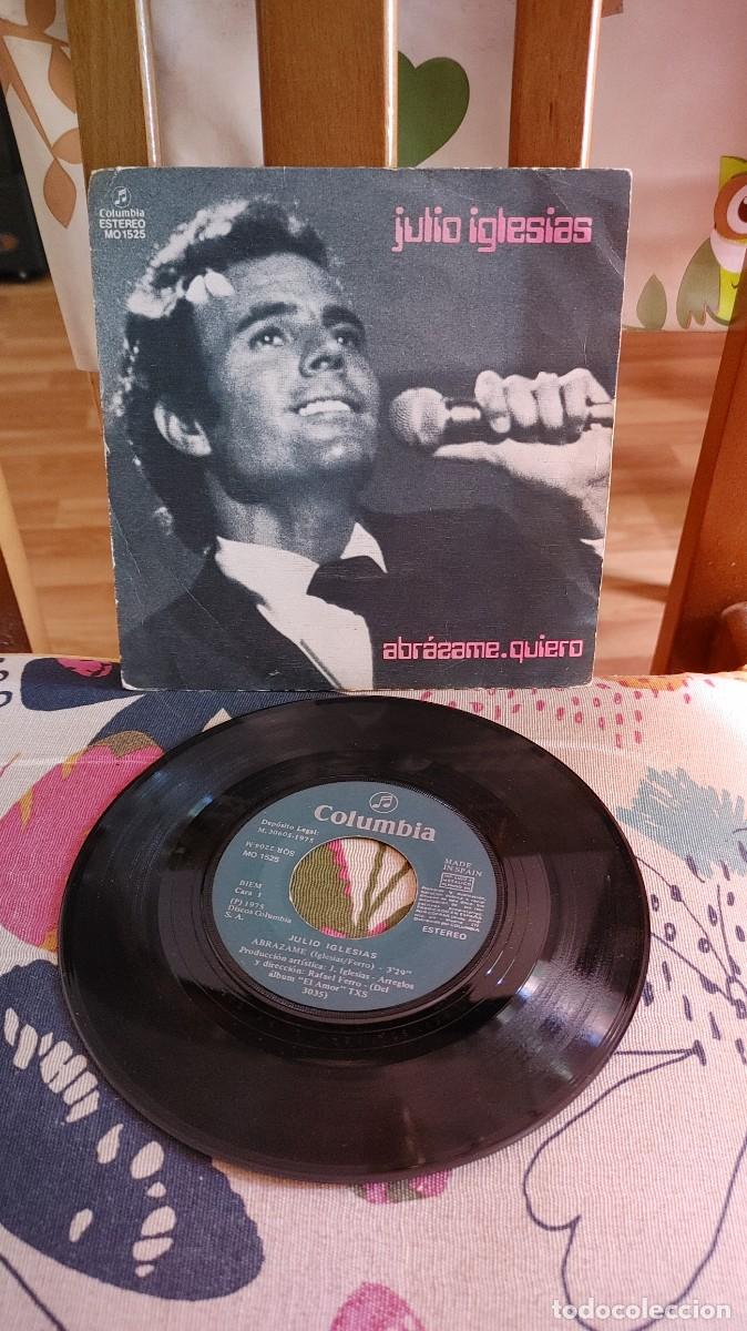 Discos de vinilo: JULIO IGLESIAS-SINGLE ABRAZAME - Foto 1