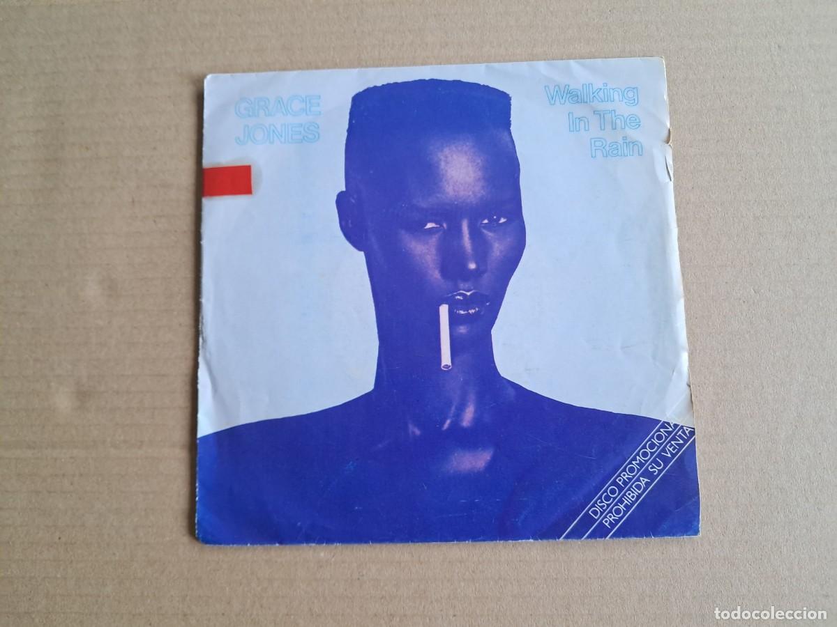 Discos de vinilo: GRACE JONES - WALKING IN THE RAIN SINGLE PROMOCIONAL 1981 EDICION ESPA&Ntilde;OLA