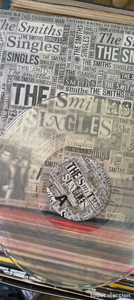 Discos de vinilo: The Smiths &rdquo;Singles&rdquo; Bootleg edicion vinilo transparente - Foto 2