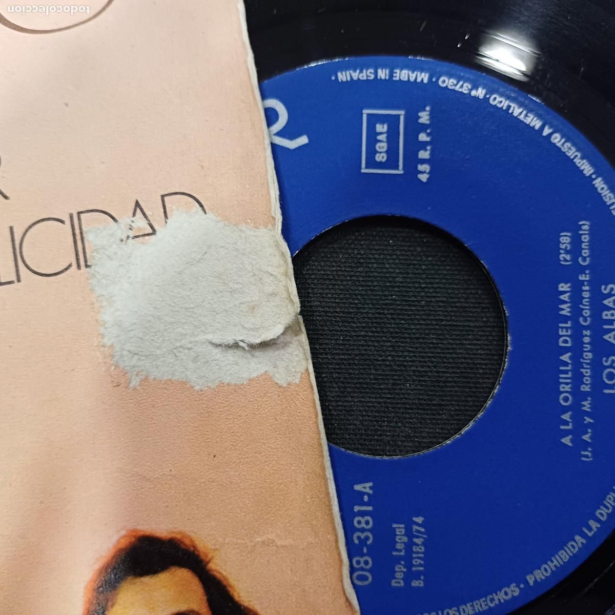 Discos de vinilo: LOS ALBAS/A LA ORILLA DEL MAR/SINGLE. - Foto 2