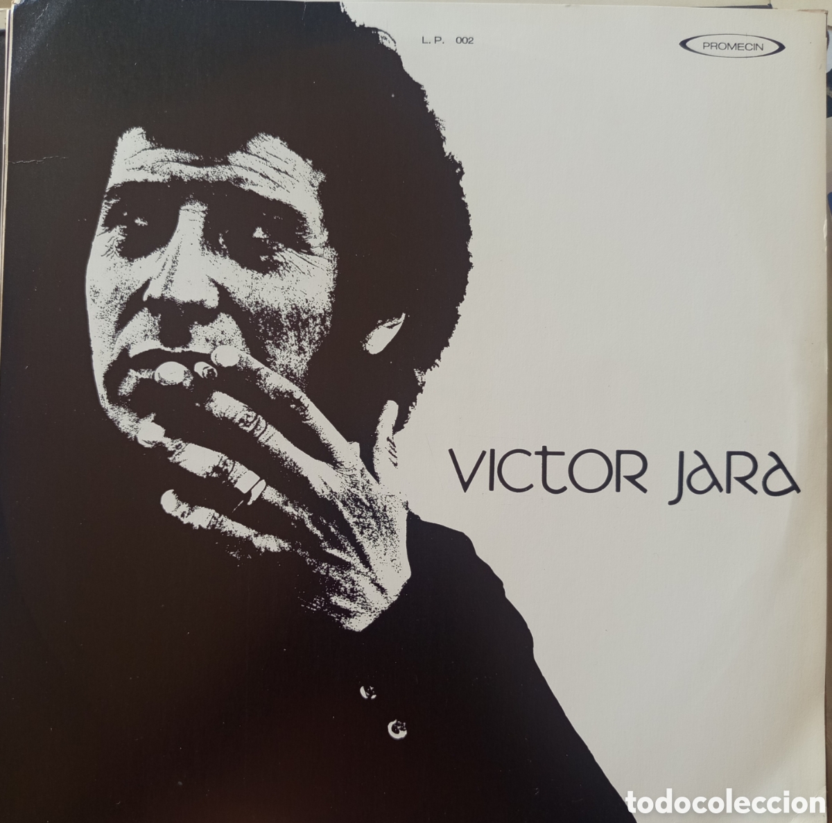 Discos de vinilo: &rdquo;El derecho de vivir en paz&rdquo;, con el dise&ntilde;o de portada en blanco y negro caracter&iacute;stico de Antonio y