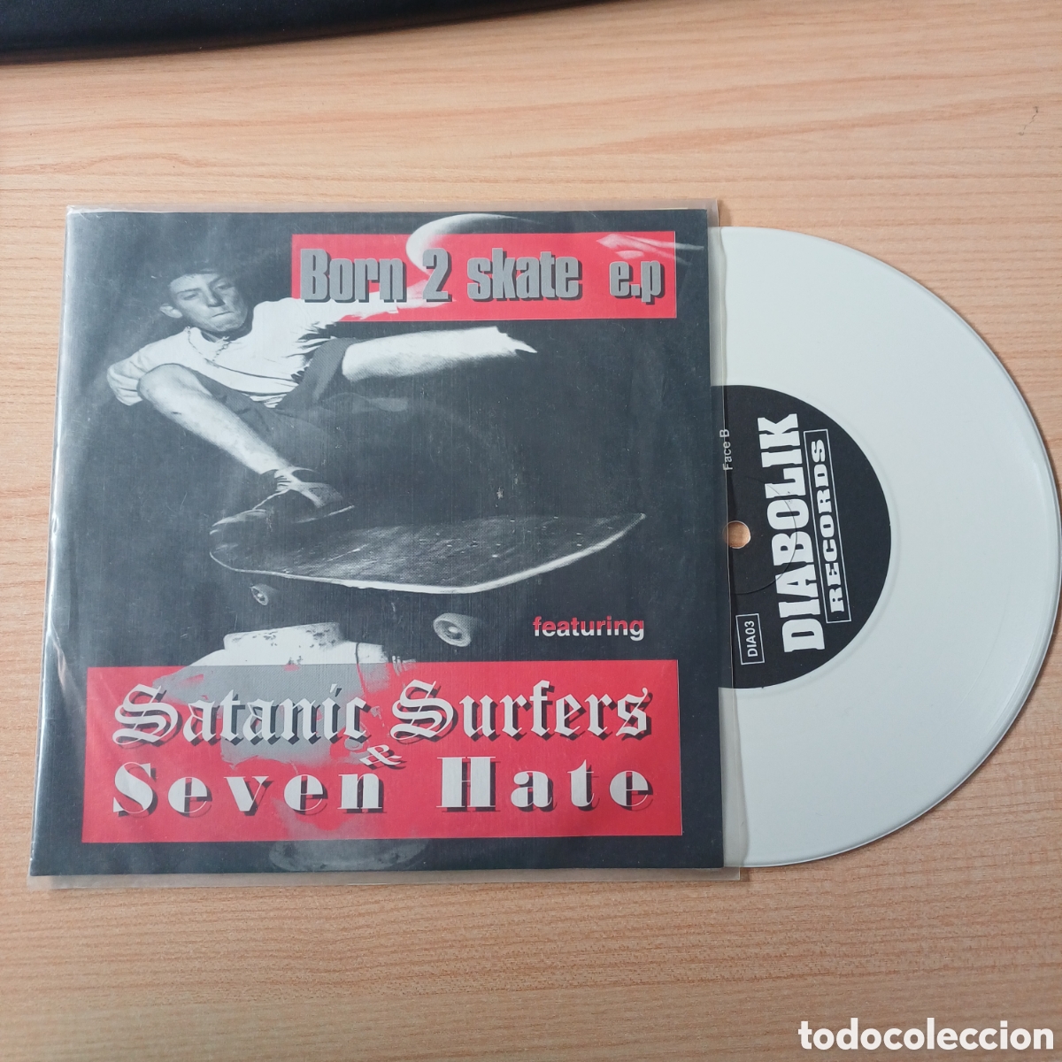 Discos de vinilo: BORN 2 SKATE E.P. SATANIC SURFERS & SEVEN HATE SINGLE VINILO - Foto 1