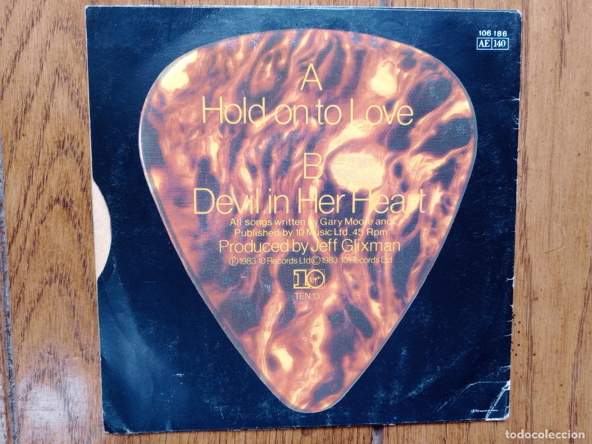 Discos de vinilo: Gary Moore - holdon to love + devil in her heart - Foto 2