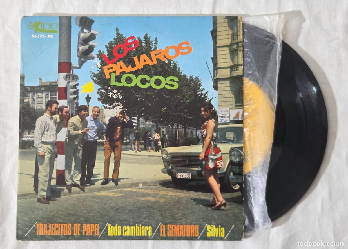 Discos de vinilo: Single Vinilo Los Pajaros Locos - Trajecitos De Papel - Foto 4