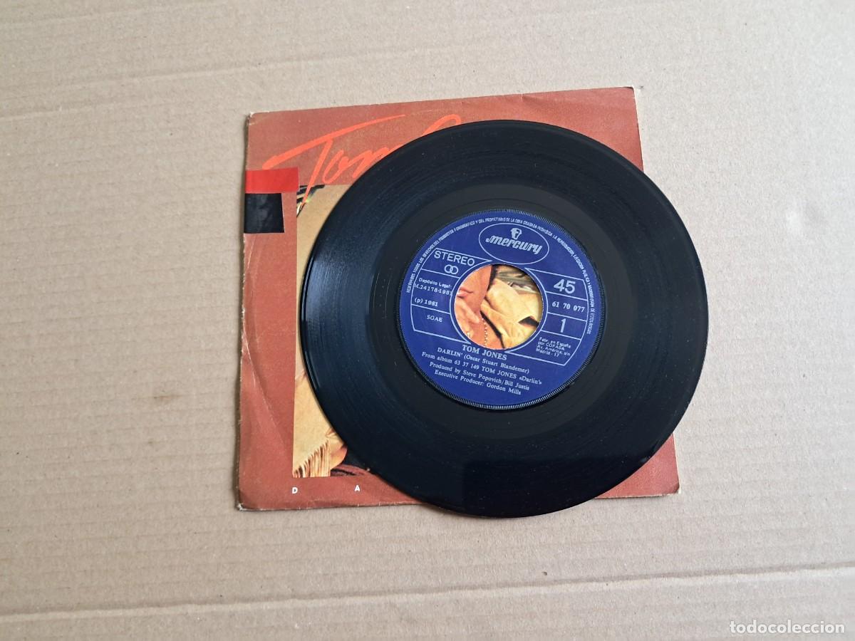 Discos de vinilo: TOM JONES - DARLIN SINGLE 1981 EDICION ESPA&Ntilde;OLA - Foto 2