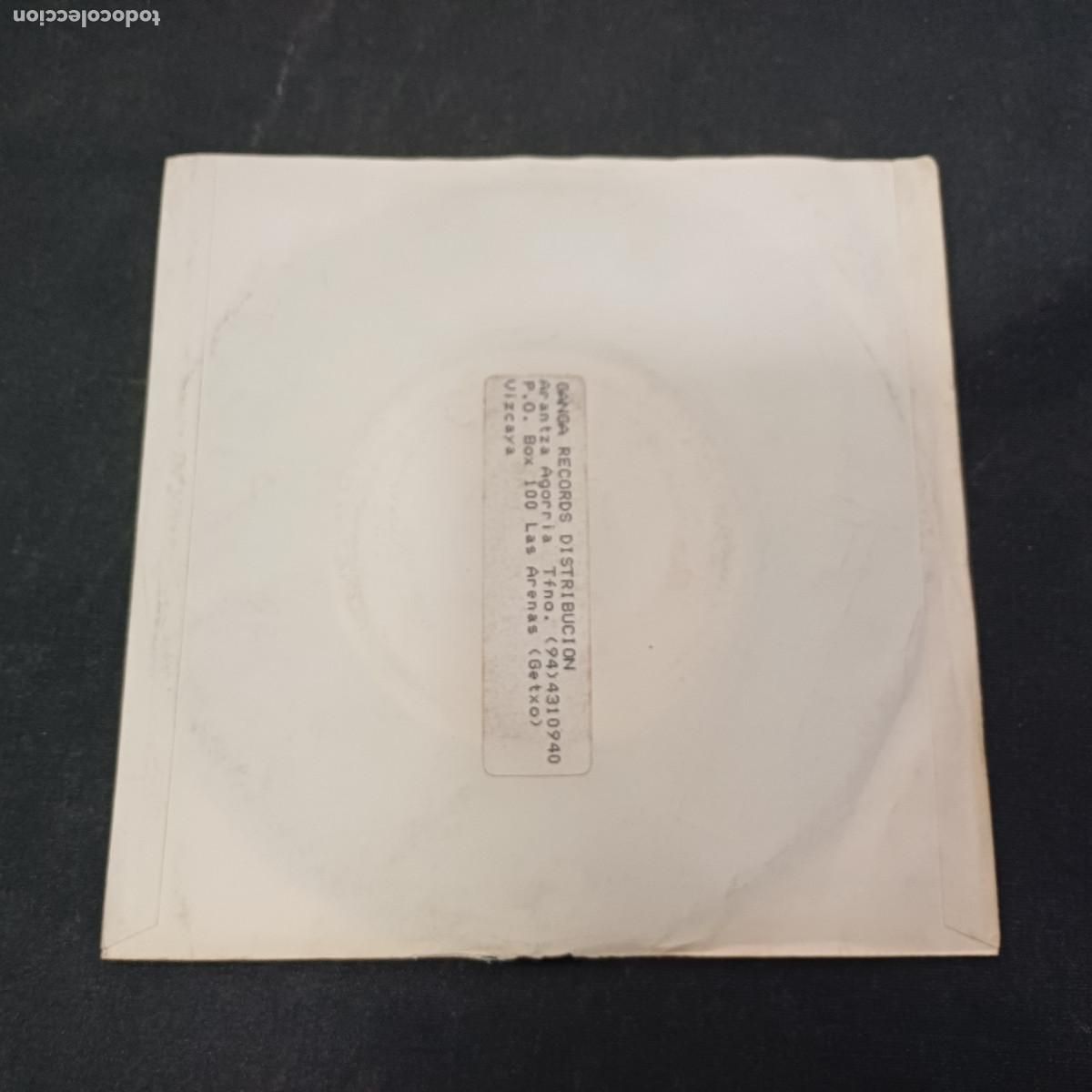 Discos de vinilo: COMO HUELE/ME QUIEREN COMER/SINGLE PROMOCIONAL. - Foto 3