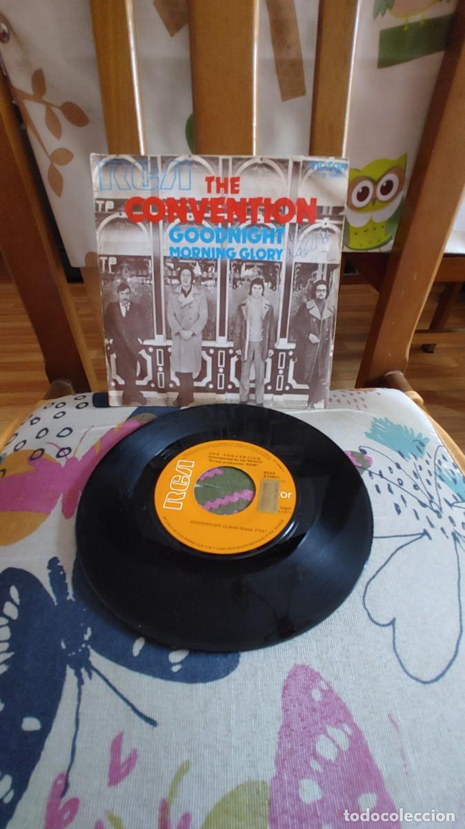 Discos de vinilo: THE CONVENTION-SINGLE GOODNIGHT-TRASERA.MANCHADA