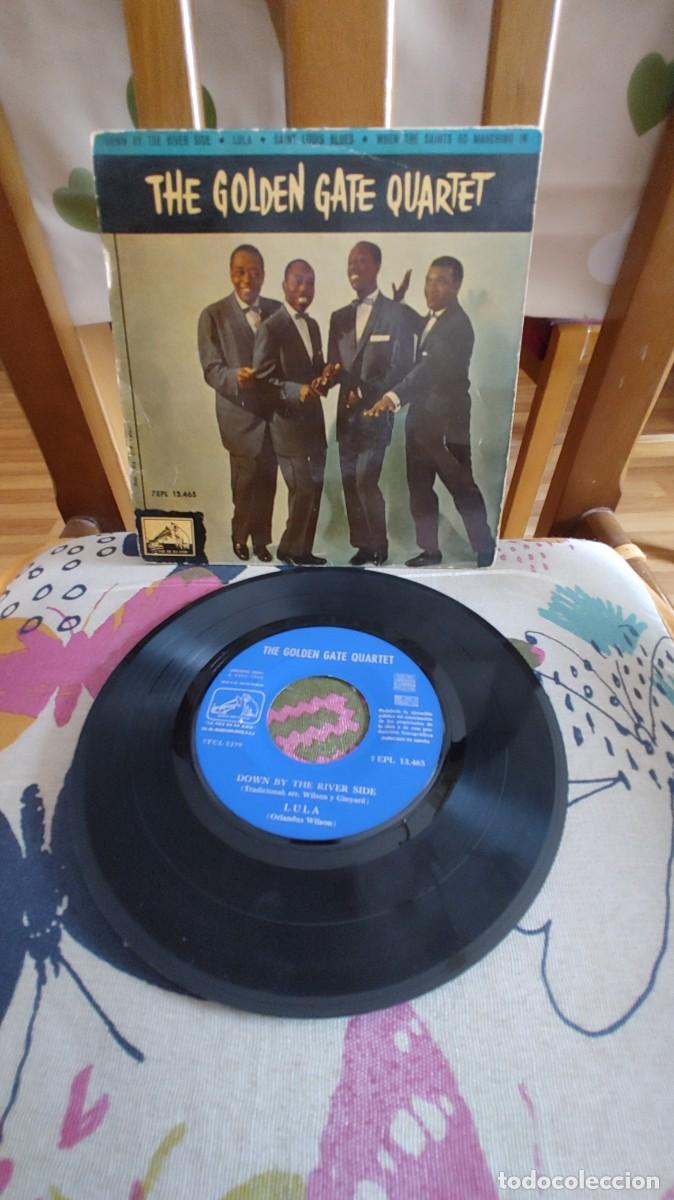 Discos de vinilo: THE GOLDEN GATE QUARTET-EP DOWN BY THE RIVER SIDE +3