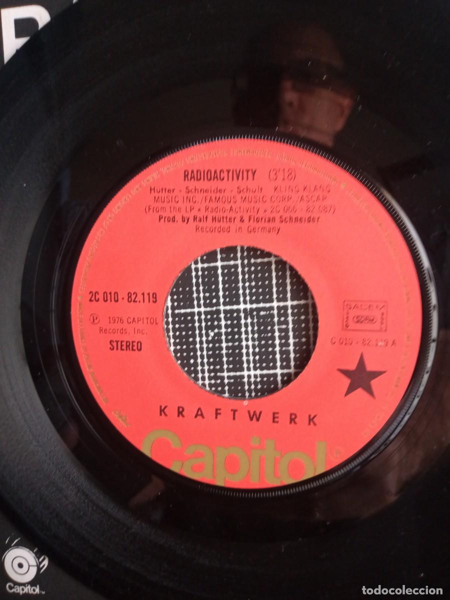 Discos de vinilo: KRAFTWERK - RADIOACTIVITY - SINGLE. - Foto 3
