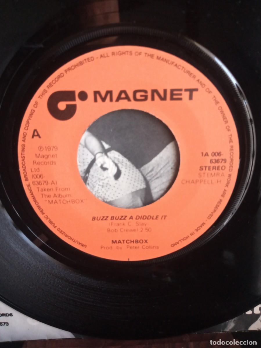Discos de vinilo: MATCHBOX - BUZZ BUZZ A DIDDLE IT - SINGLE. - Foto 3