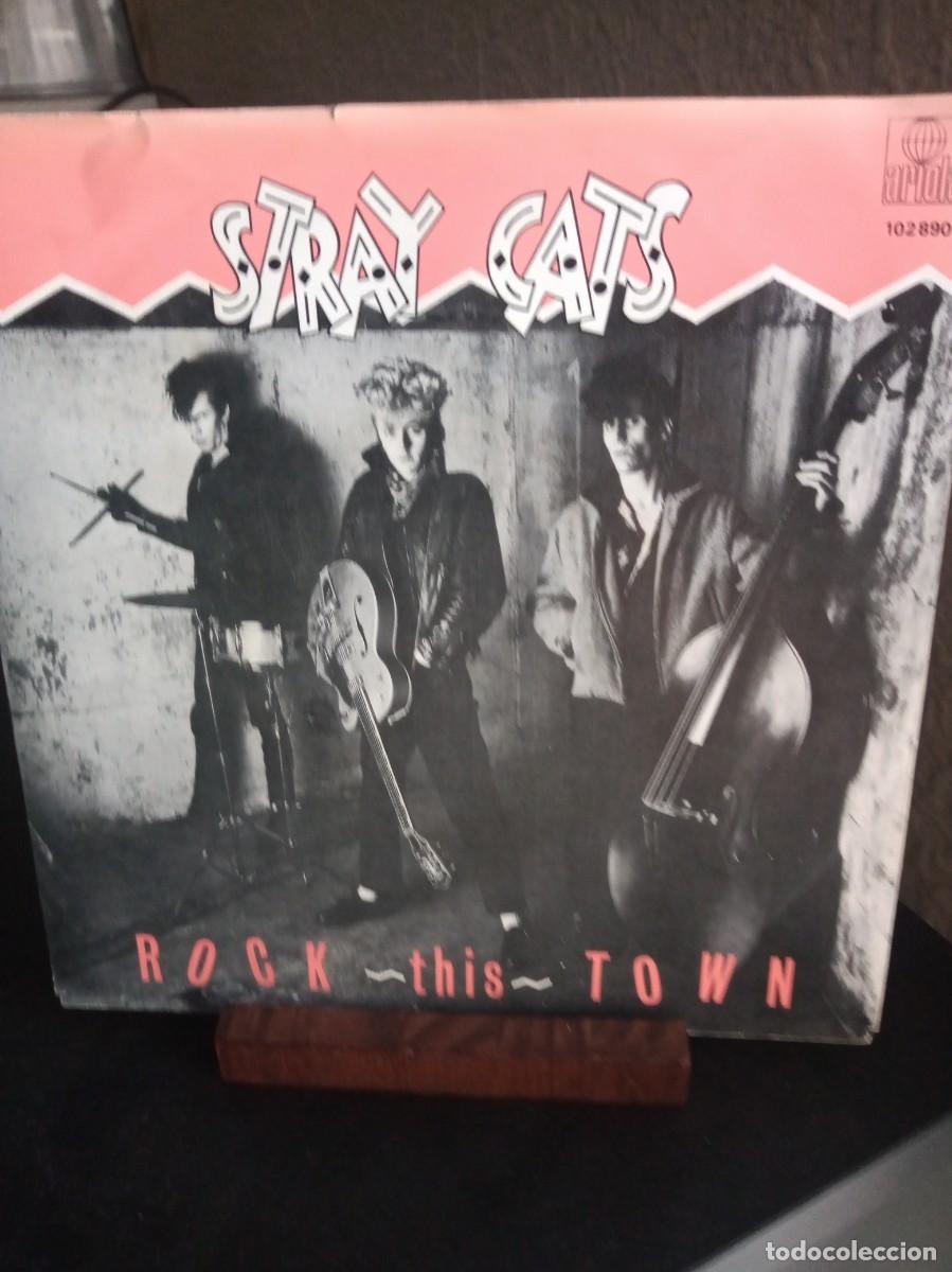 Discos de vinilo: STRAY CATS - ROCK THIS TOWN - SINGLE.
