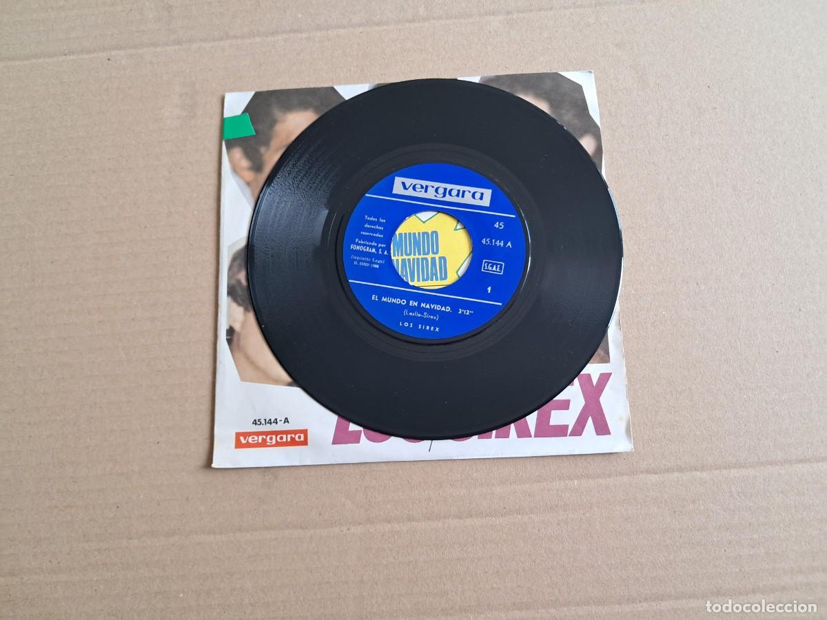Discos de vinilo: LOS SIREX - EL MUNDO EN NAVIDAD SINGLE 1966 - Foto 2