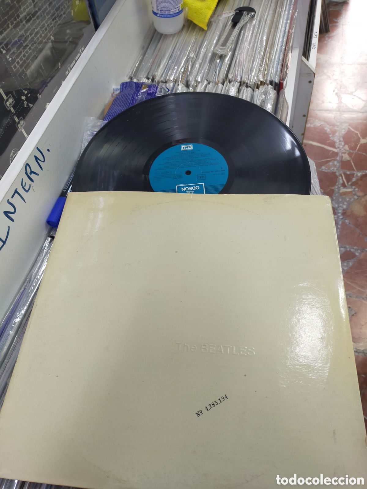 Discos de vinilo: Beatles doble LP White album carpeta doble con las 4 fotos Espa&ntilde;a label azul claro doble referencia