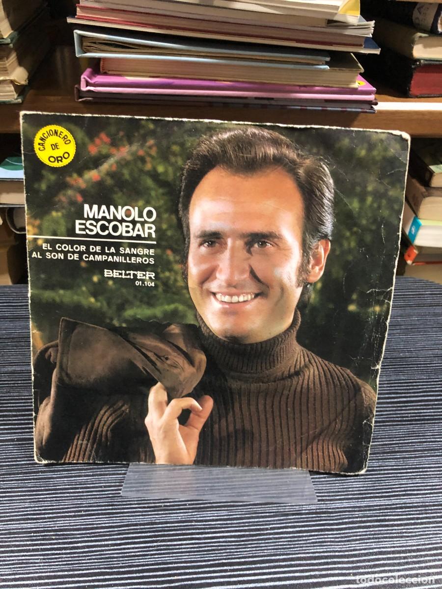 Discos de vinilo: El color de la sangre / Al son de campanilleros Manolo Escobar