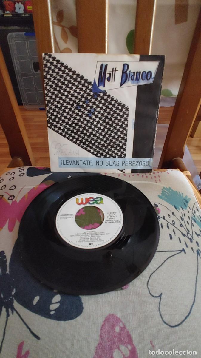 Discos de vinilo: MATT BIANCO-SINGLE LEVANTATE NO SEAS PEREZOSO