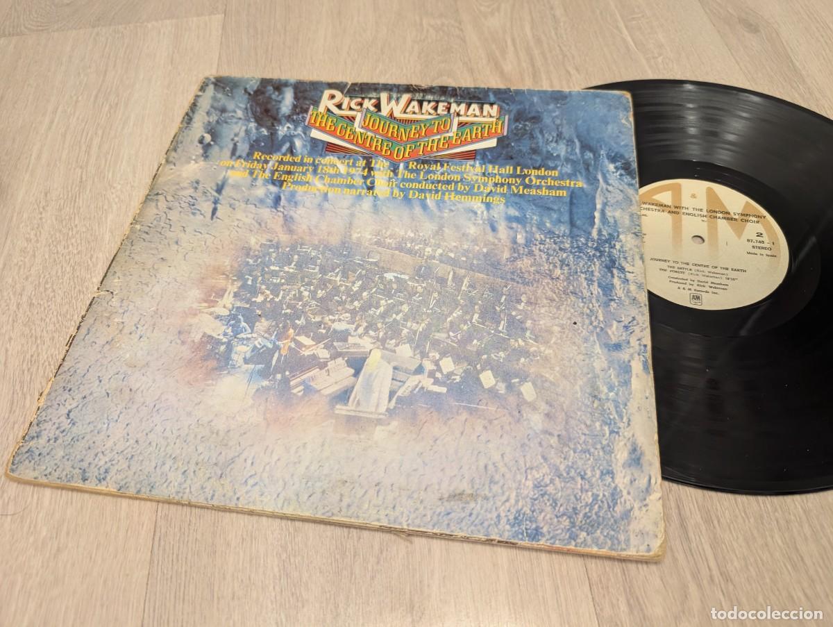 Discos de vinilo: RICK WAKEMAN - JOURNEY TO THE CENTRE OF THE EARTH ..LP 1974. 1&ordf; ED. ESPA&Ntilde;OLA CON LAS HOJAS INTERIOR