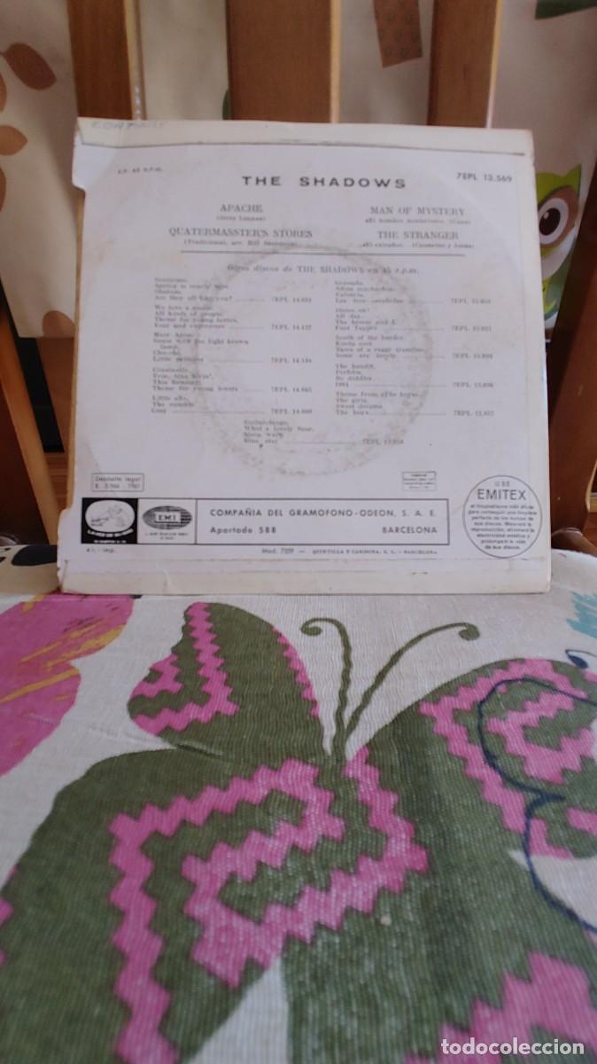 Discos de vinilo: THE SHADOWS-EP APACHE +3 - Foto 2