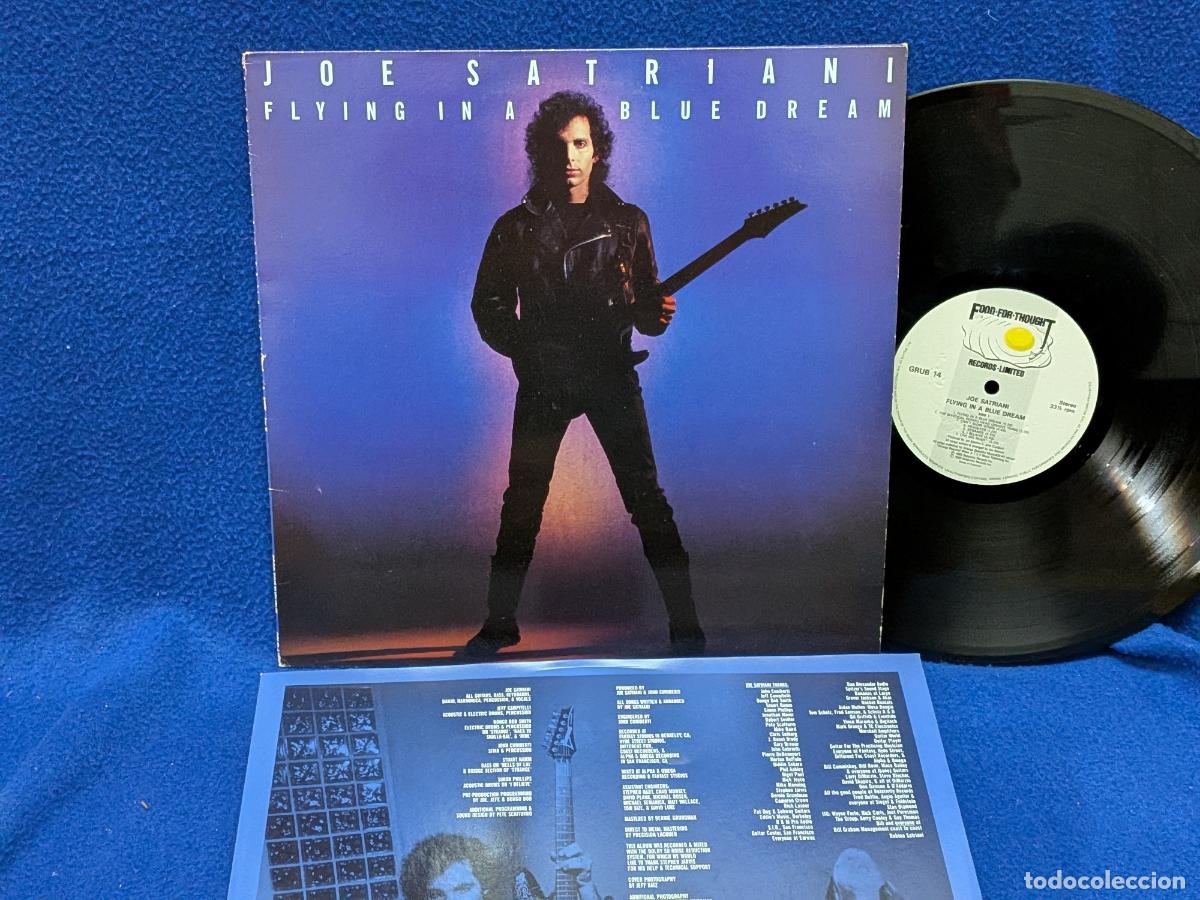Discos de vinilo: JOE SATRIANI - FLYING IN A BLUE DREAM - LP PRINTED IN ENGLAND 1989 - INNER SLEEVE CON LAS LETRAS