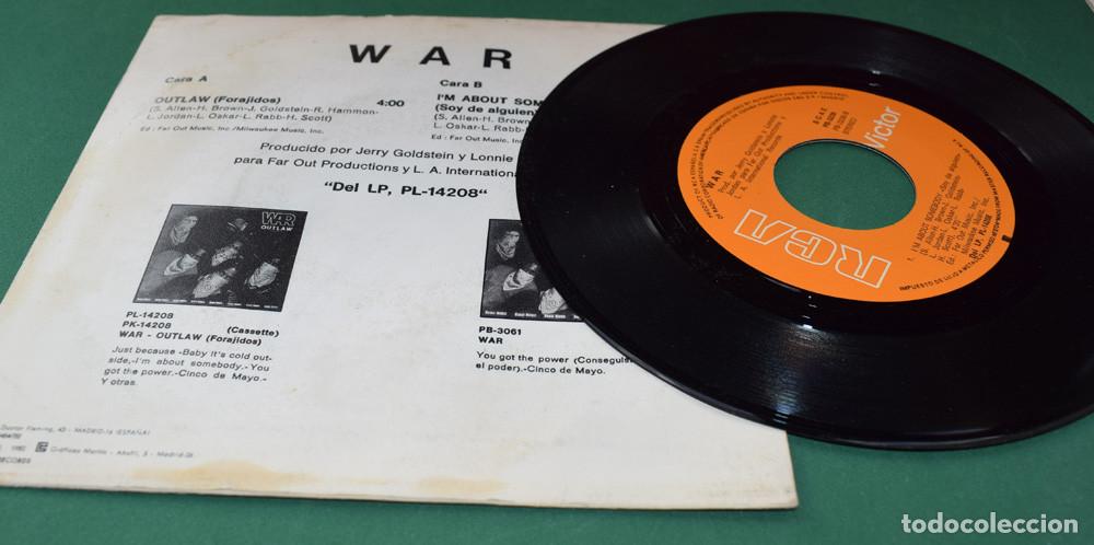 Discos de vinilo: WAR &ndash; Outlaw - SINGLE 1982 - Foto 3