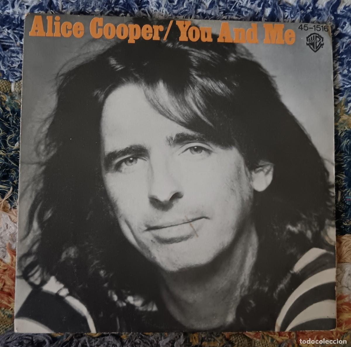 Discos de vinilo: Alice Cooper. You and me - It's hot tonight. Single