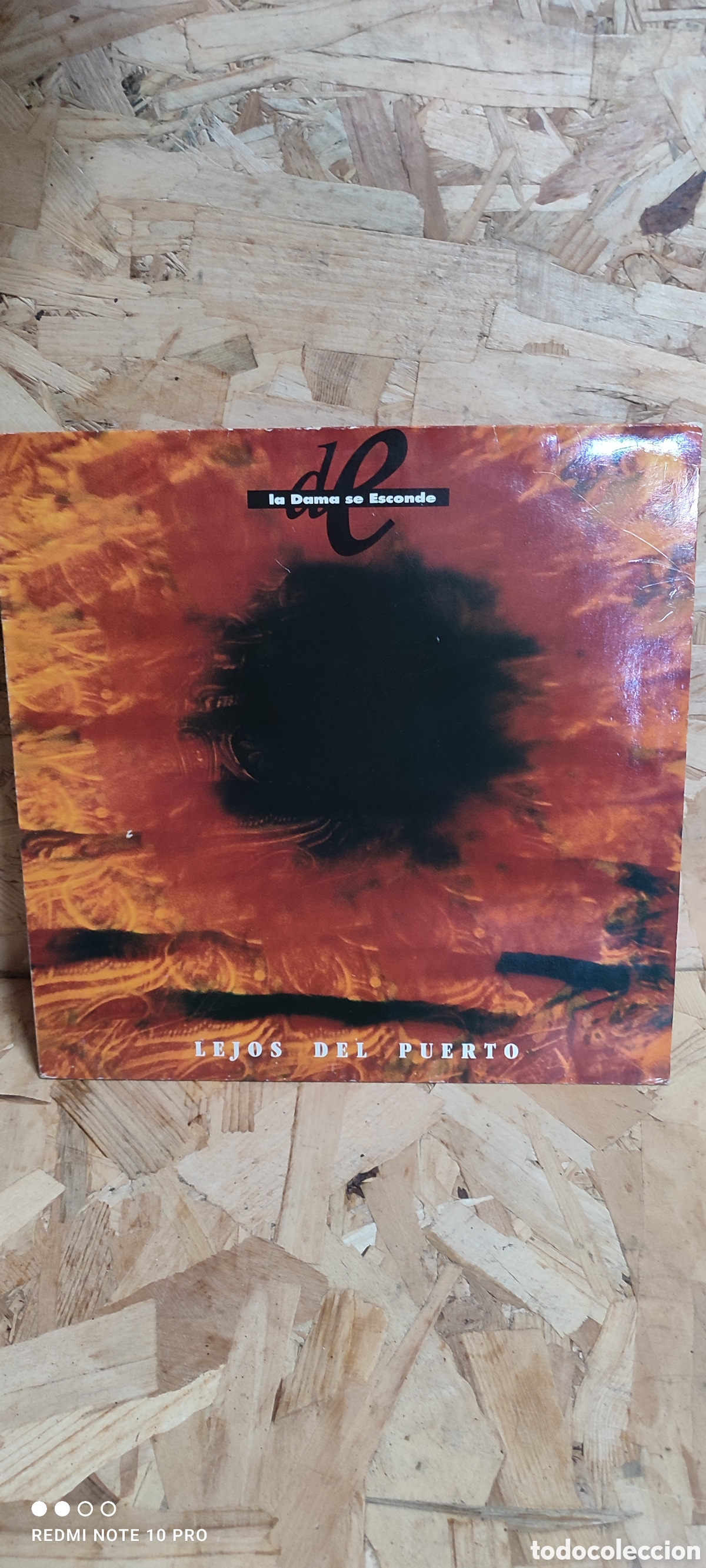 Discos de vinilo: Disco de Vinilo Lejos del Puerto de La Dama se Esconde. Disco nuevo de expositor de tienda cerrada.