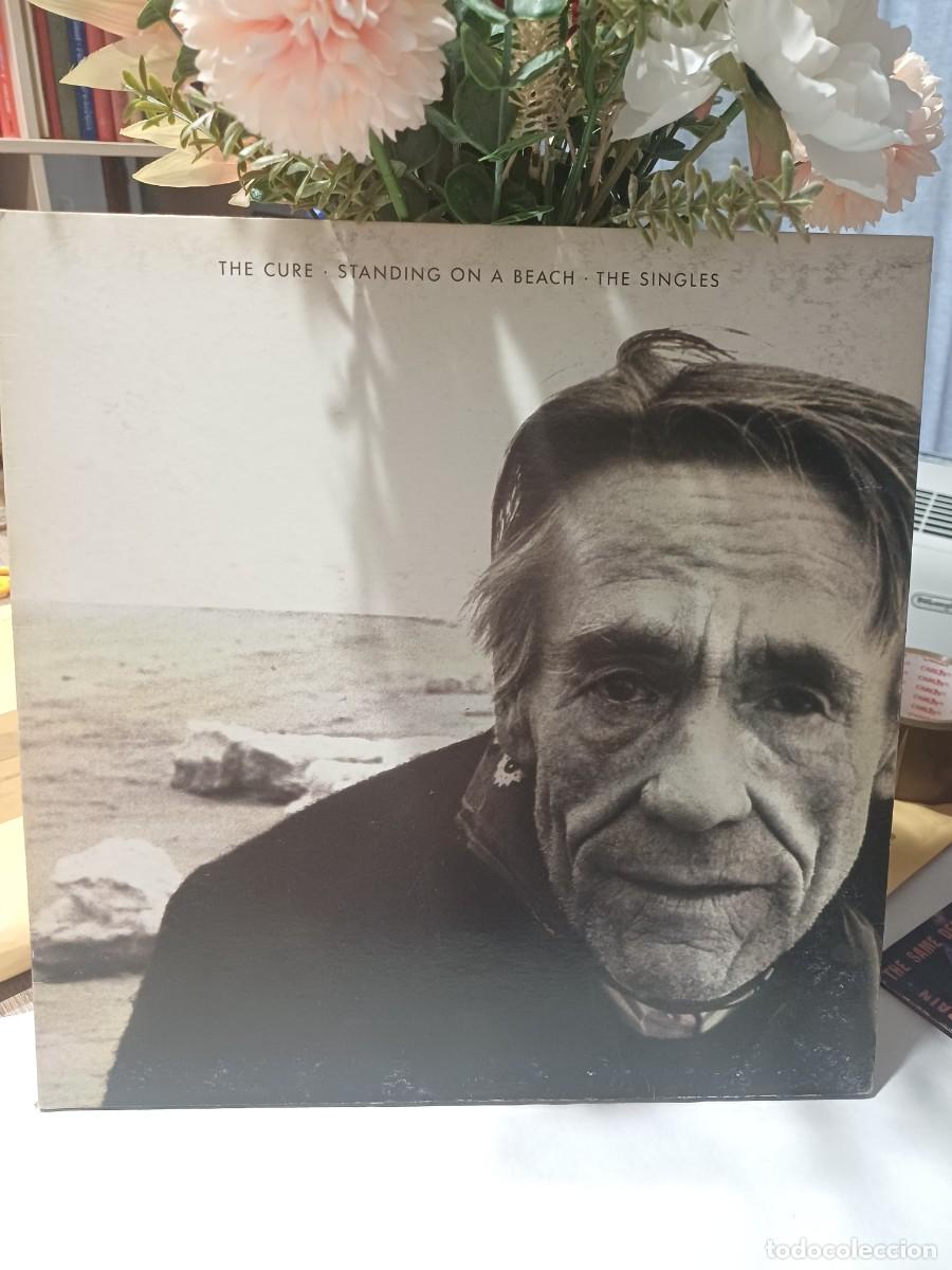 Discos de vinilo: LP - The Cure Standing on a Beach - The Singles - italia 1986