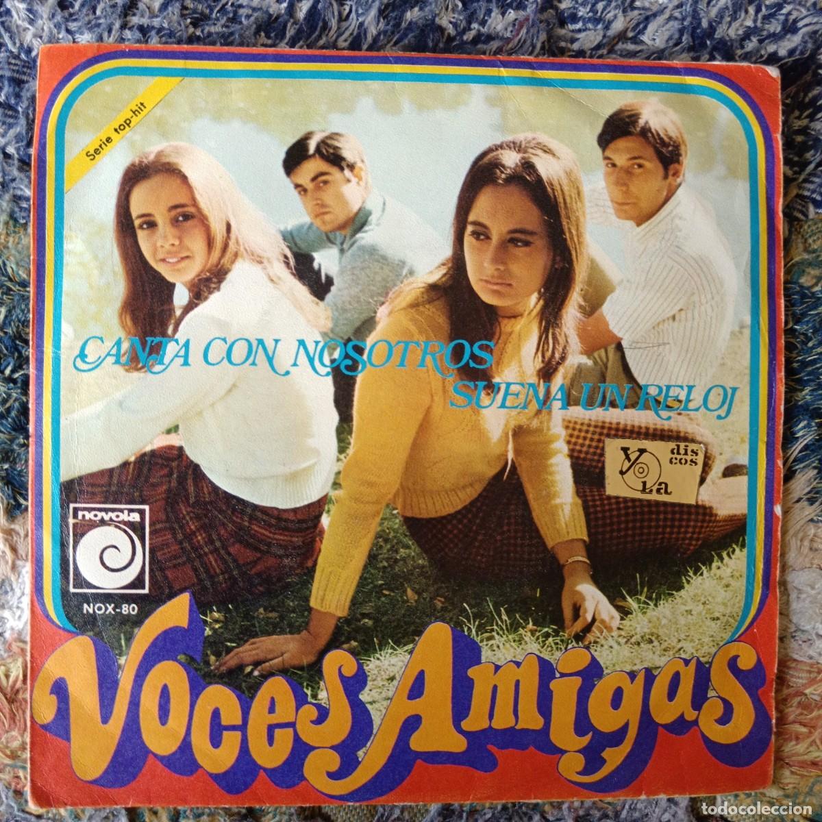 Discos de vinilo: Voces amigas. Canta con nosotros / Suena un reloj. Single