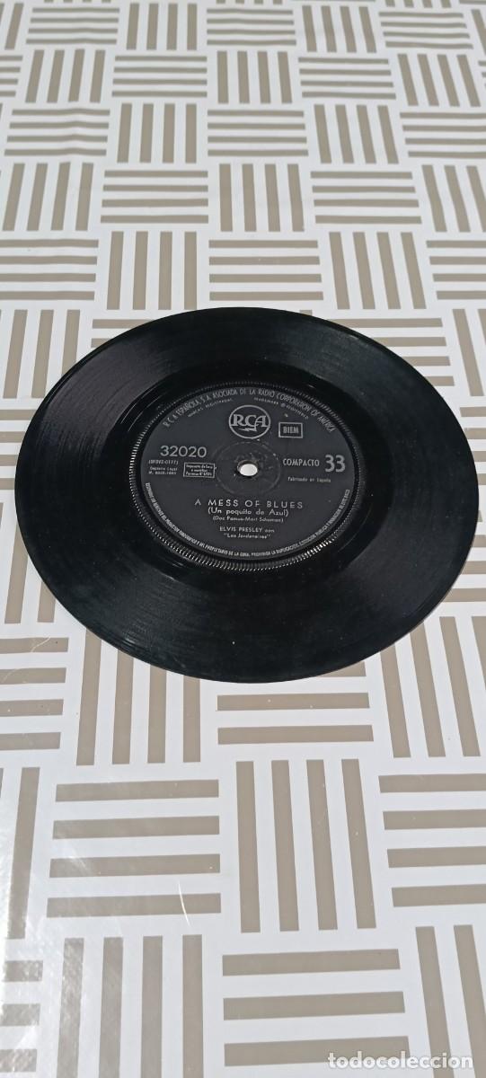Discos de vinilo: [SOLO VINILO / SIN FUNDA] Disco vinilo single 7'' Elvis Presley It's Now Or Never / A Mess Of Blues