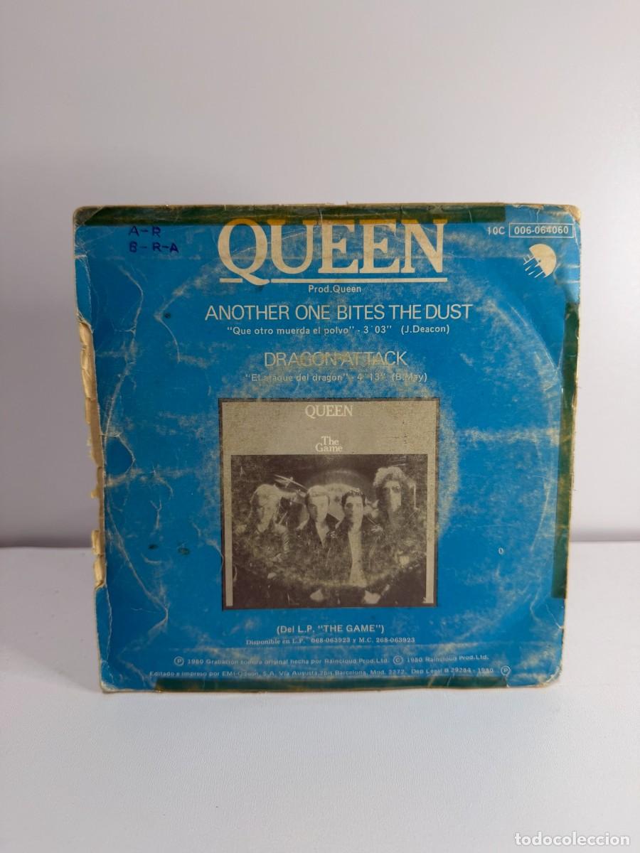 Discos de vinilo: QUEEN (SINGLE) ANOTHER ONE BITES THE DUST - A&Ntilde;O 1980 - Foto 2