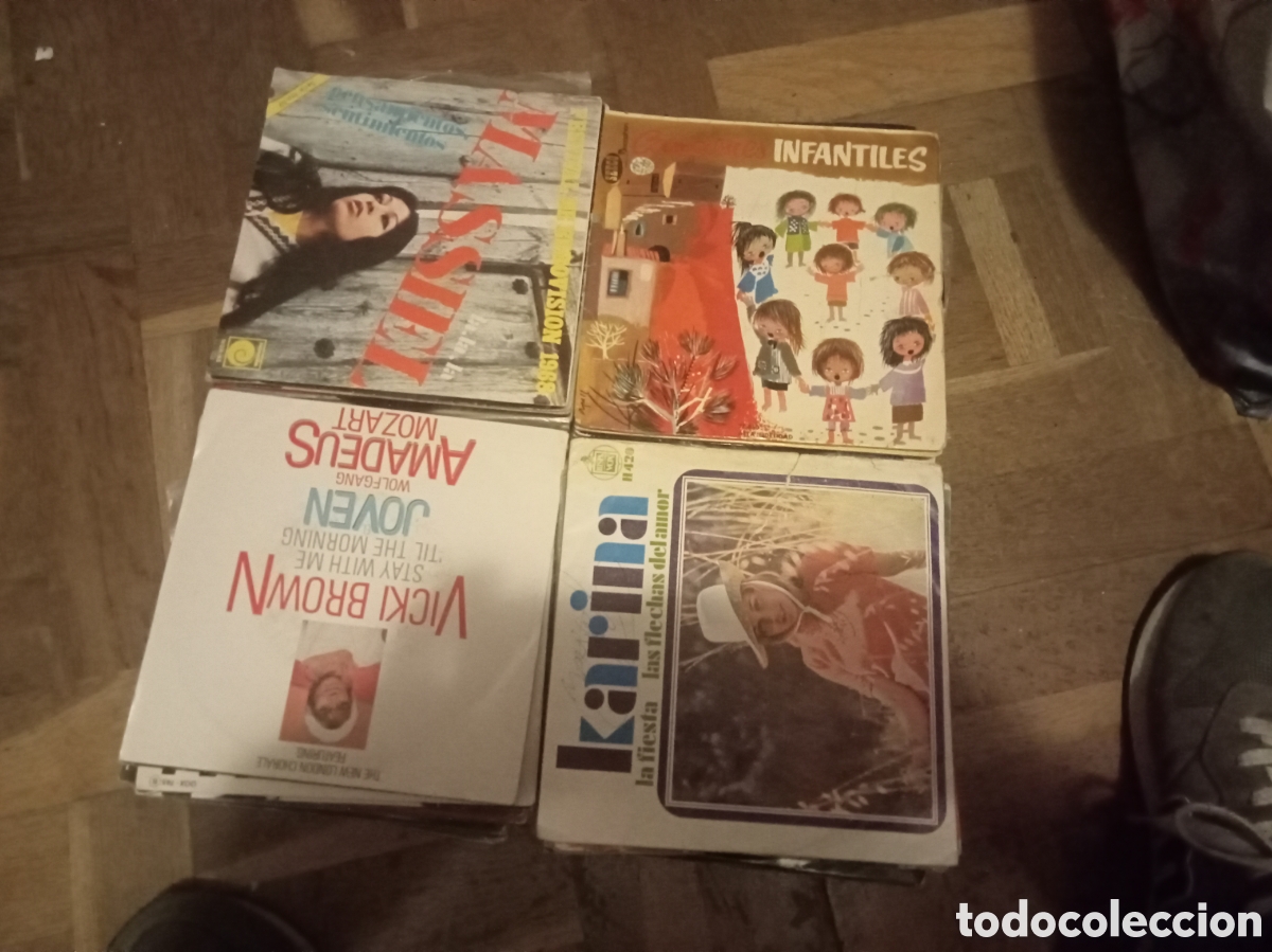 Discos de vinilo: M&aacute;s de 100 singles y EPS variados