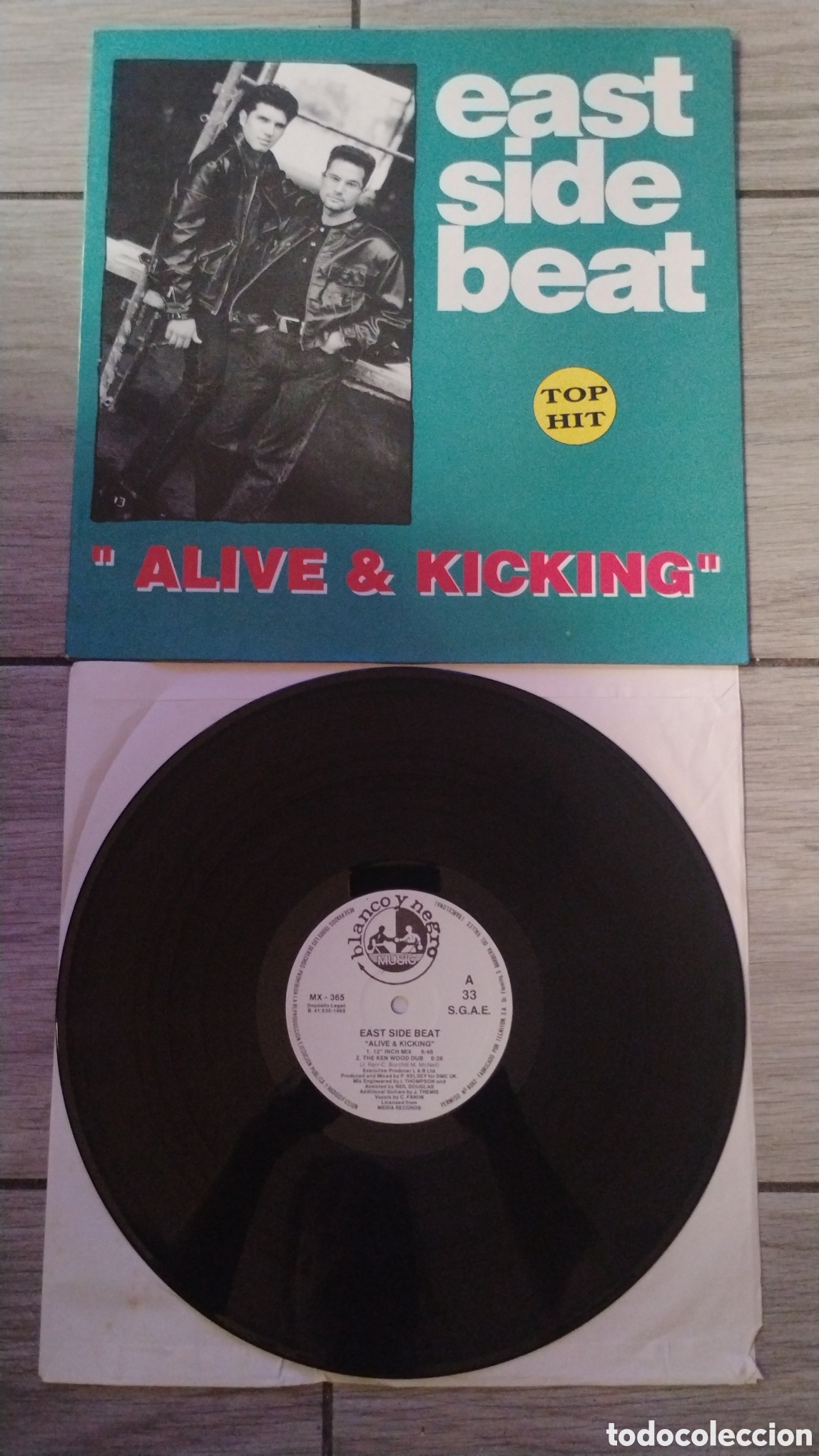 Discos de vinilo: EAST SIDE BEAT-ALIVE & KICKING-MAXI-BLANCO Y NEGRO/SPAIN-iB