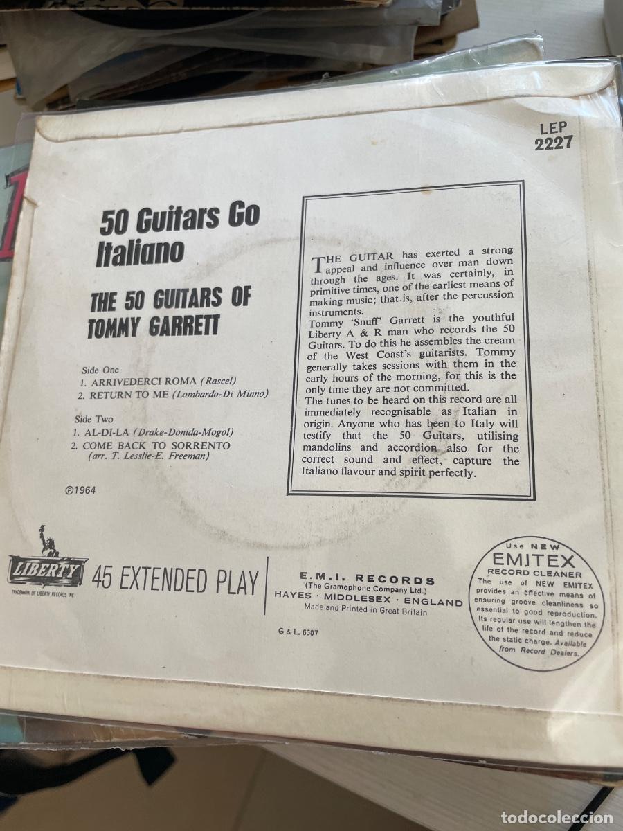 Discos de vinilo: 50 guitars go italiano single - Foto 2