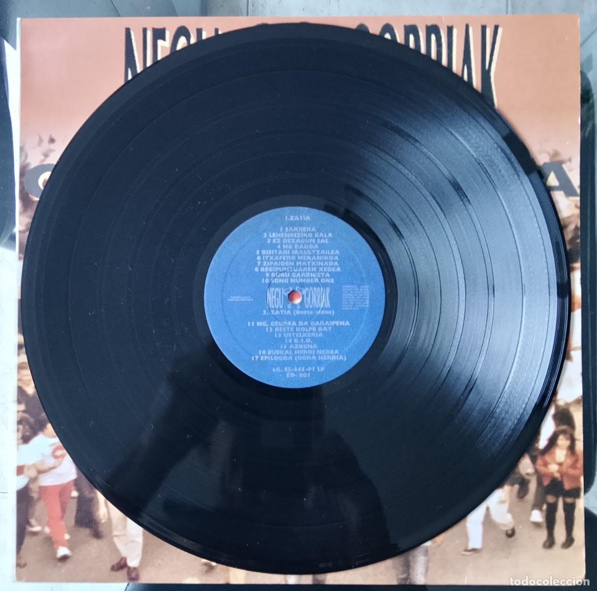 Discos de vinilo: Negu Gorriak. Gure jarrera. Vinilo LP. - Foto 3