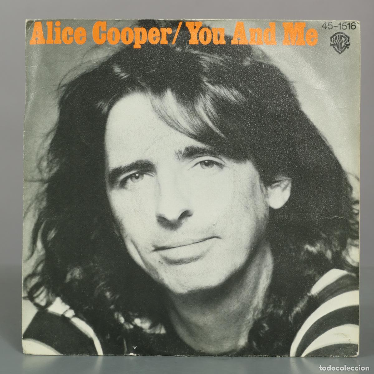 Discos de vinilo: SINGLE. Alice Cooper / You And Me - It's Hot Tonight